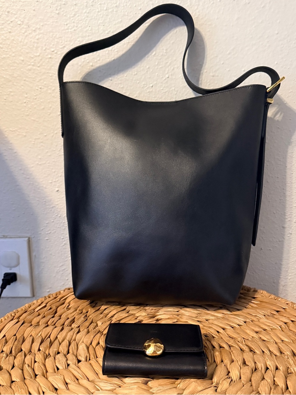 Madewell The Essential Bucket Tote with wallet